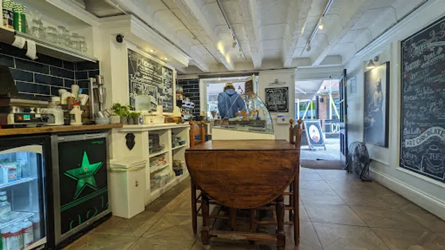 Papa Dutch 'The Little Dutch Café'