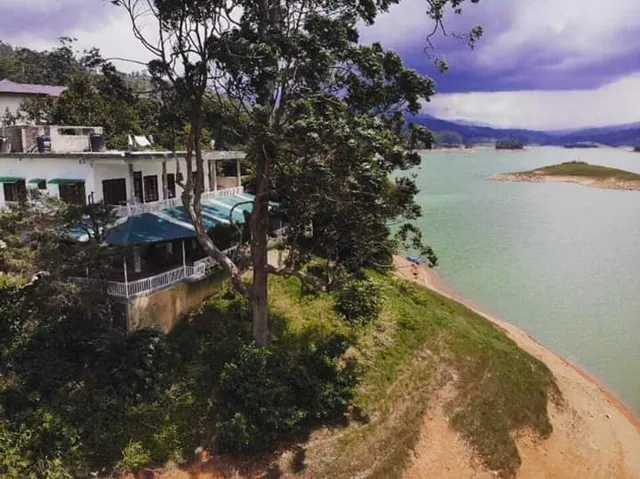 The Castlereagh Resort