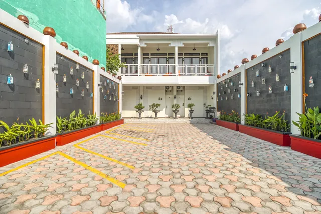 RedDoorz Plus near Gembira Loka Zoo 2