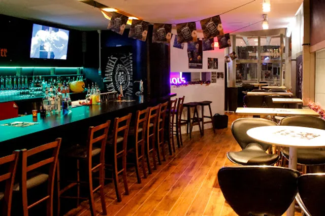 bar moon walk Chayamachiten