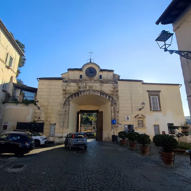 Porta Maggiore o di Castello