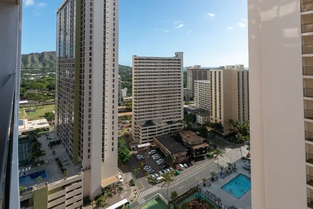 Waikiki Banyan Rental