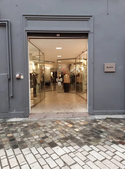 BLACK - Abbigliamento Uomo Donna