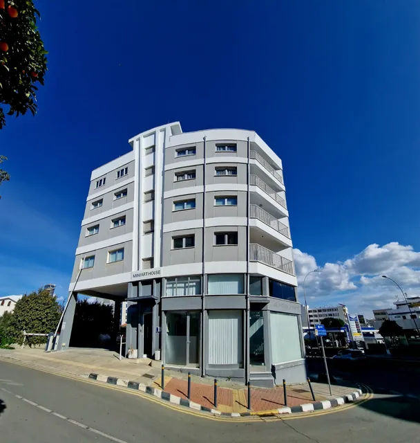 Mini Art House Suites & Residence