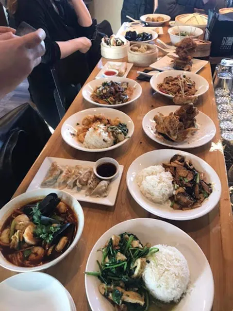 Momo Mee Asian Cuisine