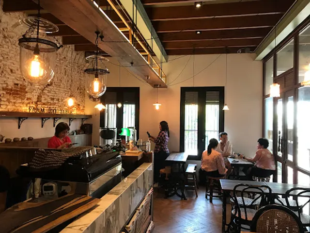 Farm to Table, Organic Cafe