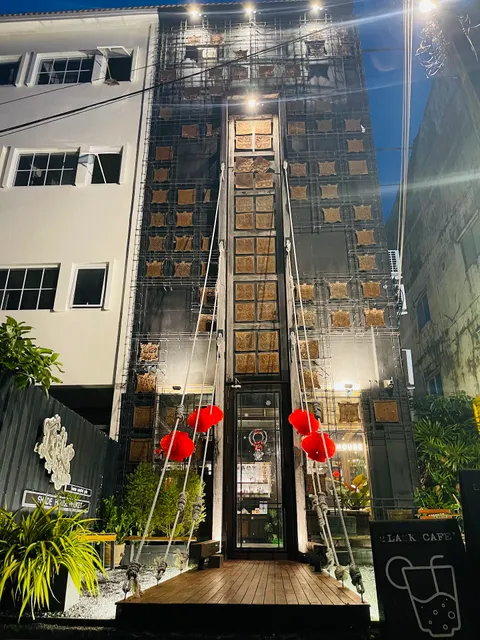 Shade House Phuket Downtown Check in 14.00 - 20.00