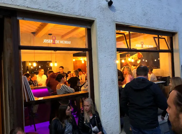JOSEF – DIE WEINBAR in Lauda