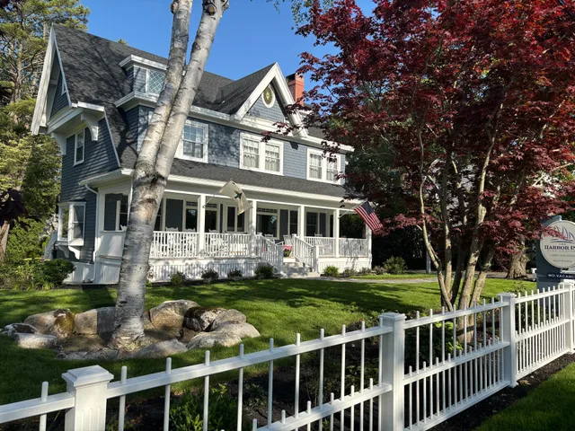 The Harbor Inn