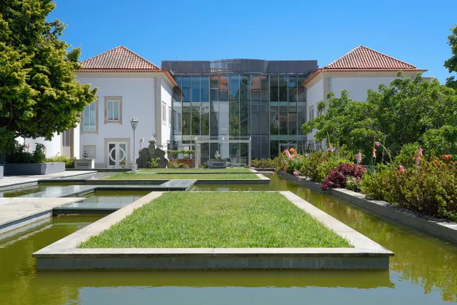 Sundial Gardens & Suites