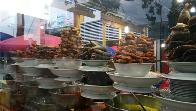Rumah Makan Lapau Nasi Mama Veteran Asli