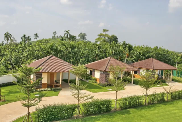 โรงแรมแก่งธารารีสอร์ท