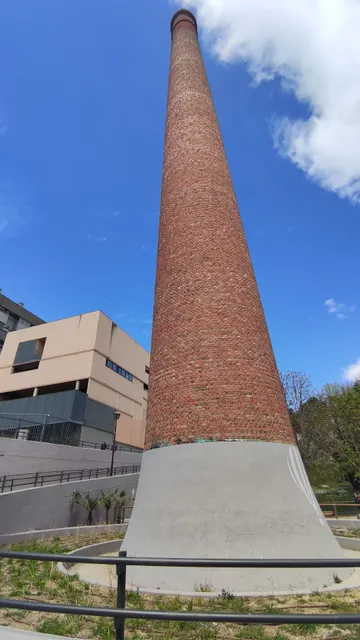 Jardines del Rastro Park (fireplace)