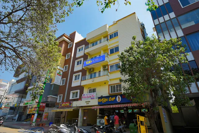 FabExpress Purple Suites Inn Near HBR Layout - Hotel in Manyata Tech Park, Bangalore