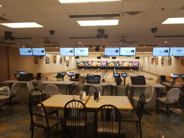 Falcon's Nest Bowling Center