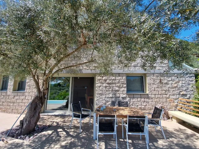 Arenaria L. Villas Complex