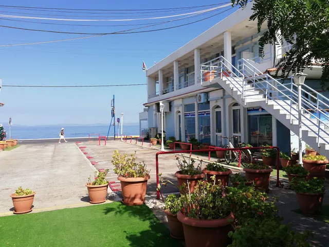 Seafront Studios and Apartments