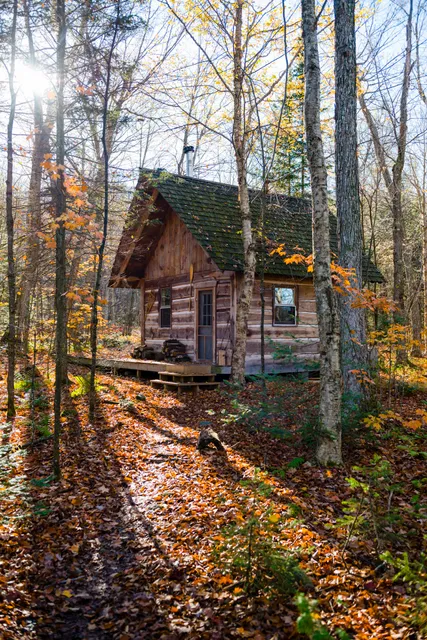 Voyageur Quest Algonquin Log Cabin