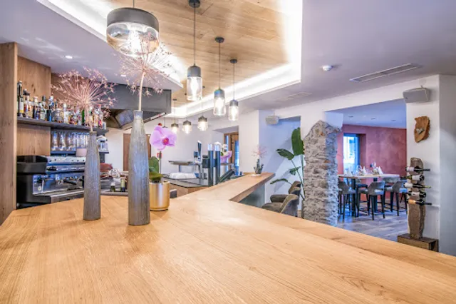 Zoll Steakhouse, Burger & more