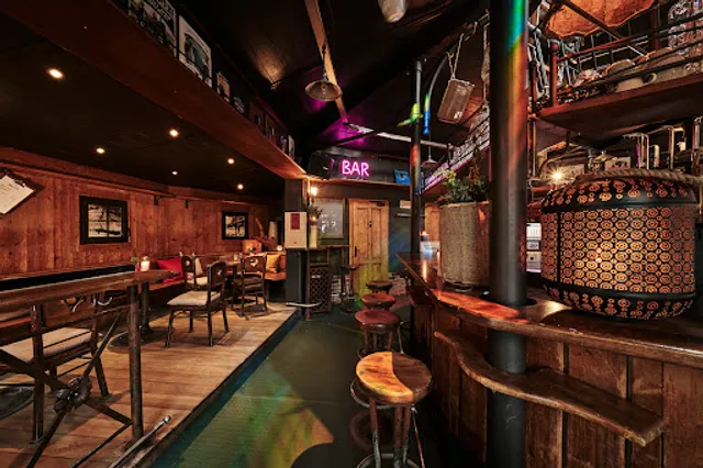 BERGLIFT. B&B. Pizzeria & Regional.