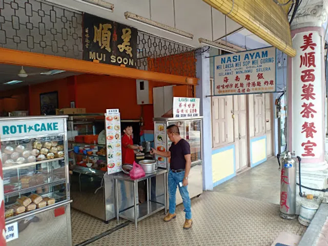 Mui Soon Cafe • 鸡饭