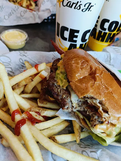 Carl’s Jr Complejo Industrial Chihuahua.