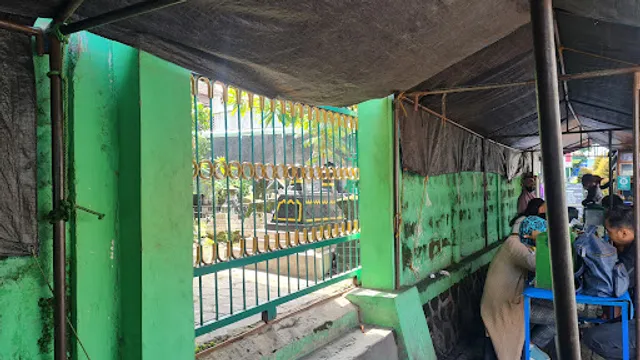 Soto Ayam Pak Man Sagan