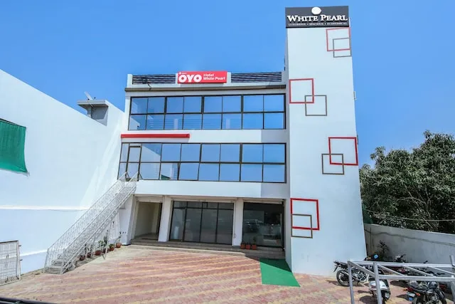 OYO 3603 White Pearl Hotel