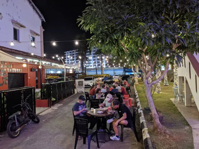 LongHaus Bar and Grill