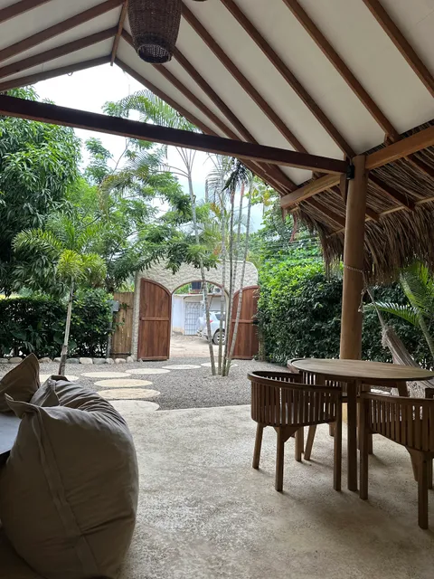 frequency cafe & brunch