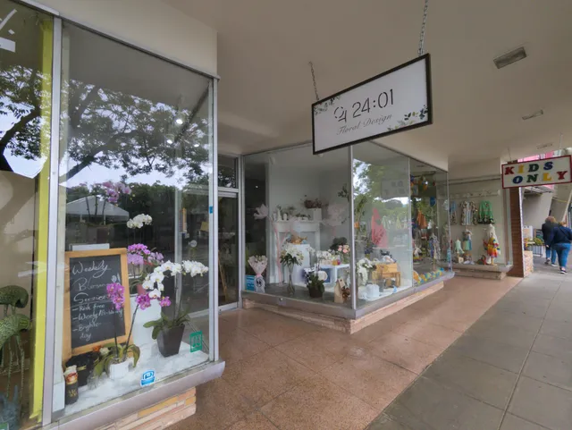 24:01 Florist