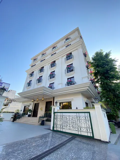 M2 Square by Monday Premium