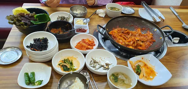 차돌박이와우렁쌈밥