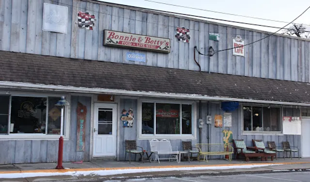 Bonnie & Betty's Bar & Restaurant