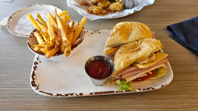 Shift Restaurant and Bar