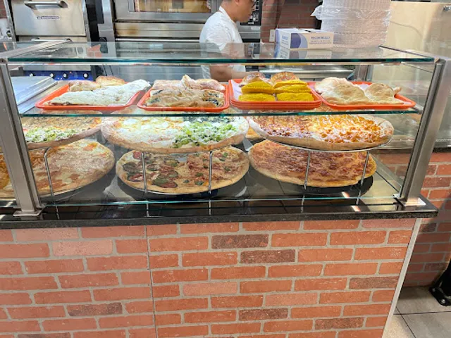 Mama Mia's Pizza - Jamaica