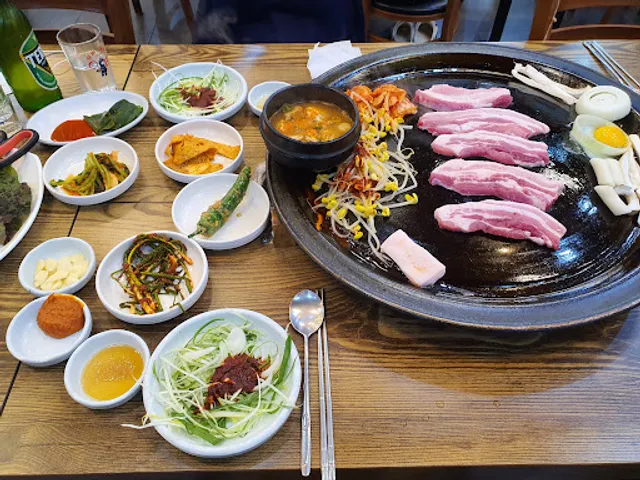 부뚜막김치생삼겹