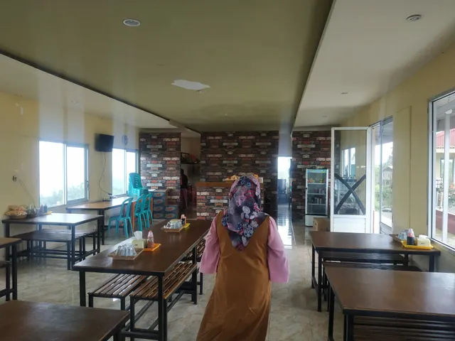 "Is" Cafe & Resto Malino