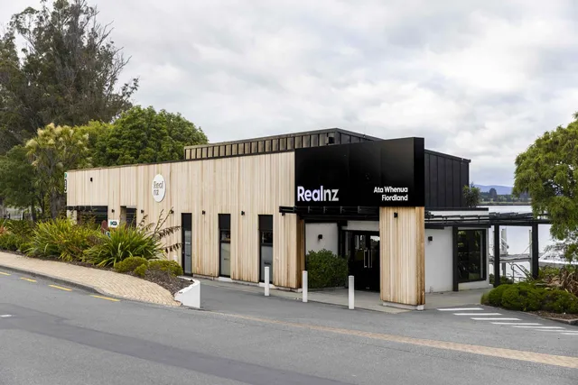 RealNZ Te Anau Visitor Centre