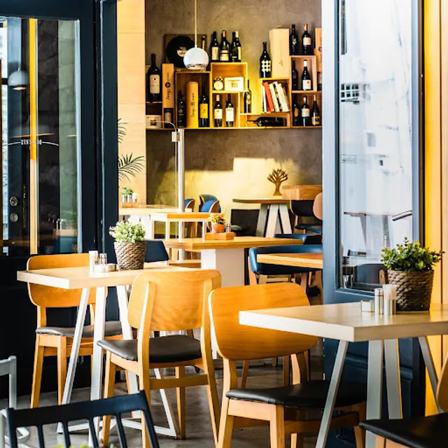 Βόσπορος | Restaurant • Bar