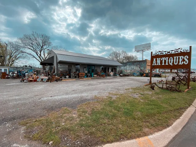 Docs Antiques- Our Vintage Treasures