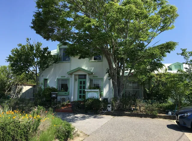 Pension Chīsana Shiroi Ie