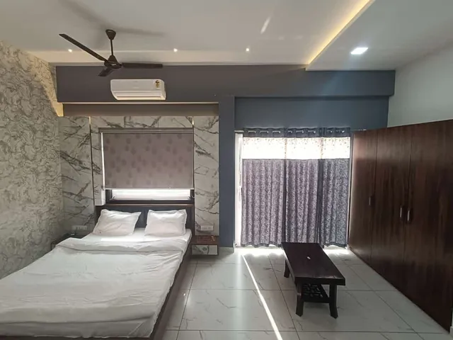 Hotel Holiday residency