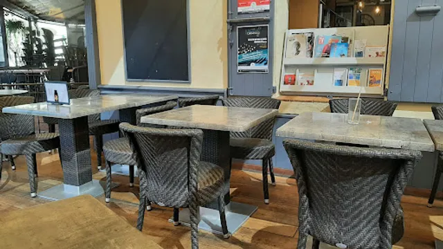 Café Le Clem's Restaurant