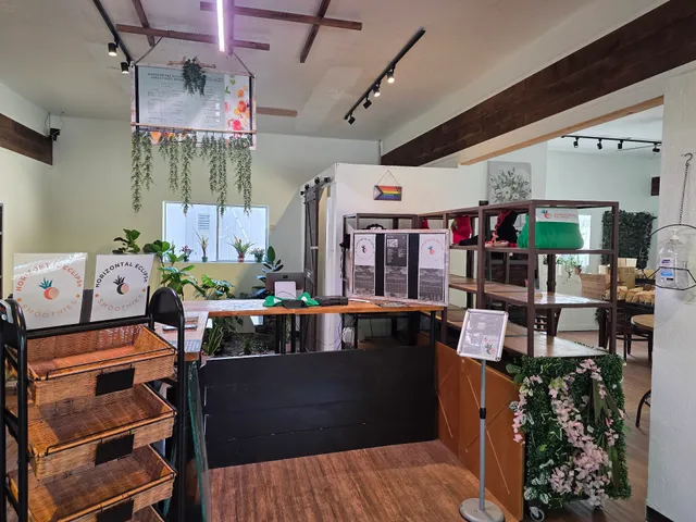 Horizontal Eclipse Smoothie Cafe