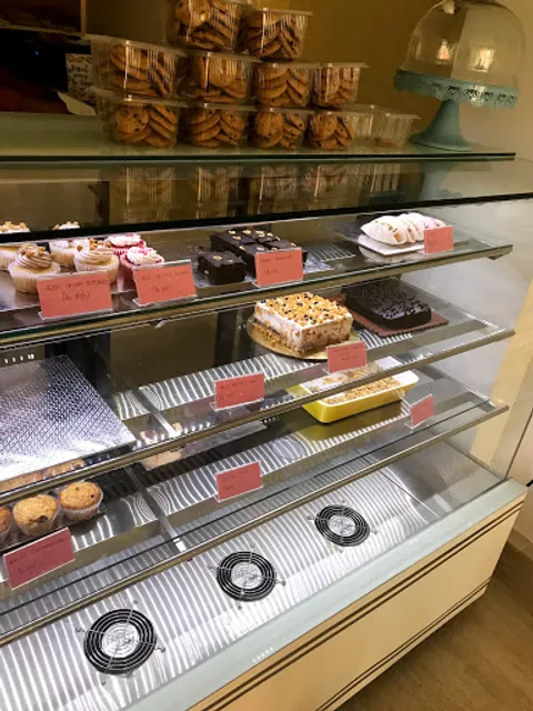 Beurre De Vanille Bakery , Pastry Shop for customized cakes and desserts, Tripunithura, Kochi