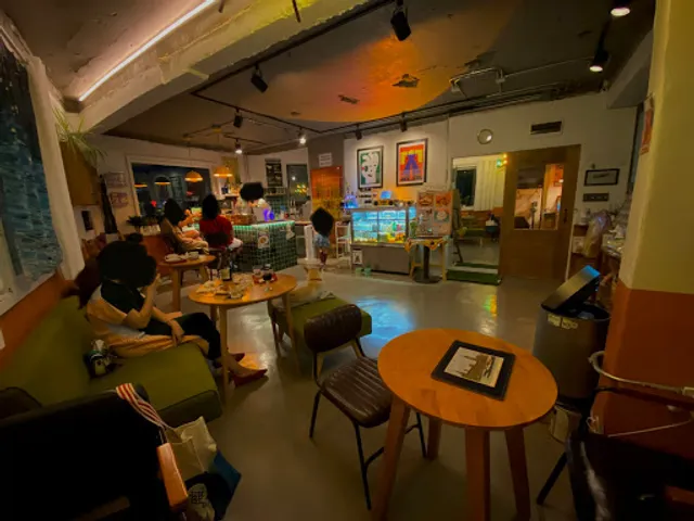 앁 펍 앤 카페 Sit Pub & Cafe