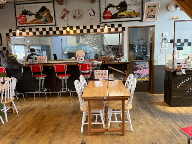 Pizzeria Penguin Village