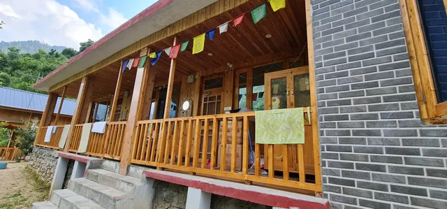 Kefi Bakehouse & Stays Tirthan