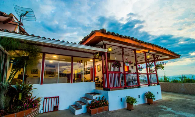 Reserva Natural Bosques de la Pradera | Tours: Orchids, Birds, Butterflies & Cacti | Rural Stays / Hospedaje